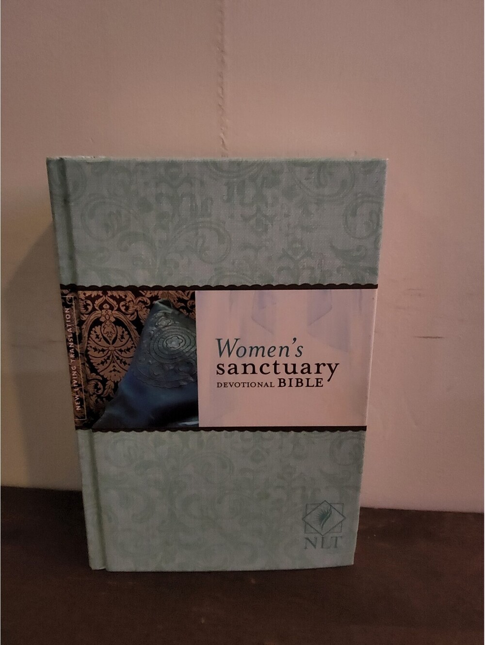 Women’s Sanctuary Devotional Bible NLT Hardcover Tyndale 2013 Christian Study